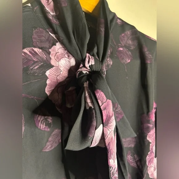 Bow tie blouse - Picture 4 of 13